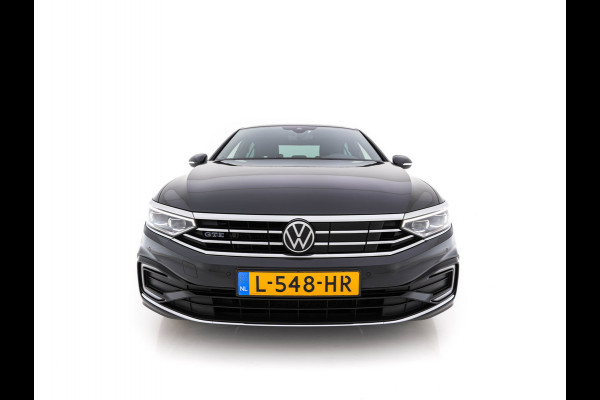 Volkswagen Passat 1.4 TSI GTE Business (Plug-In) (INCL-BTW) Aut. *FULL-LED | DIGI-COCKPIT | ADAPTIVE-CRUISE | NAVI-FULLMAP | KEYLESS | DAB+ | COMFORT-SEATS | SHIFTPADDLES | PRIVACY-GLASS | PDC | CAMERA | CARPLAY | 17''ALU*