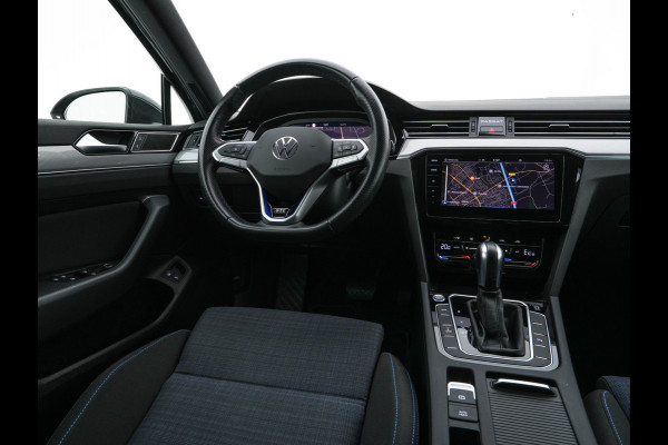 Volkswagen Passat 1.4 TSI GTE Business (Plug-In) (INCL-BTW) Aut. *FULL-LED | DIGI-COCKPIT | ADAPTIVE-CRUISE | NAVI-FULLMAP | KEYLESS | DAB+ | COMFORT-SEATS | SHIFTPADDLES | PRIVACY-GLASS | PDC | CAMERA | CARPLAY | 17''ALU*