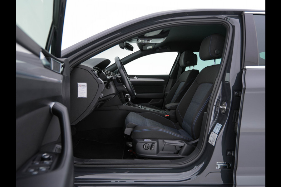 Volkswagen Passat 1.4 TSI GTE Business (Plug-In) (INCL-BTW) Aut. *FULL-LED | DIGI-COCKPIT | ADAPTIVE-CRUISE | NAVI-FULLMAP | KEYLESS | DAB+ | COMFORT-SEATS | SHIFTPADDLES | PRIVACY-GLASS | PDC | CAMERA | CARPLAY | 17''ALU*