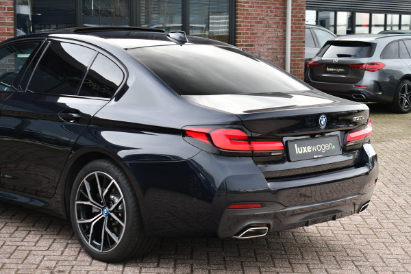 BMW 5 Serie 530e M-Sport Pano Trekh ACC HUD 360 Laser El-Klep