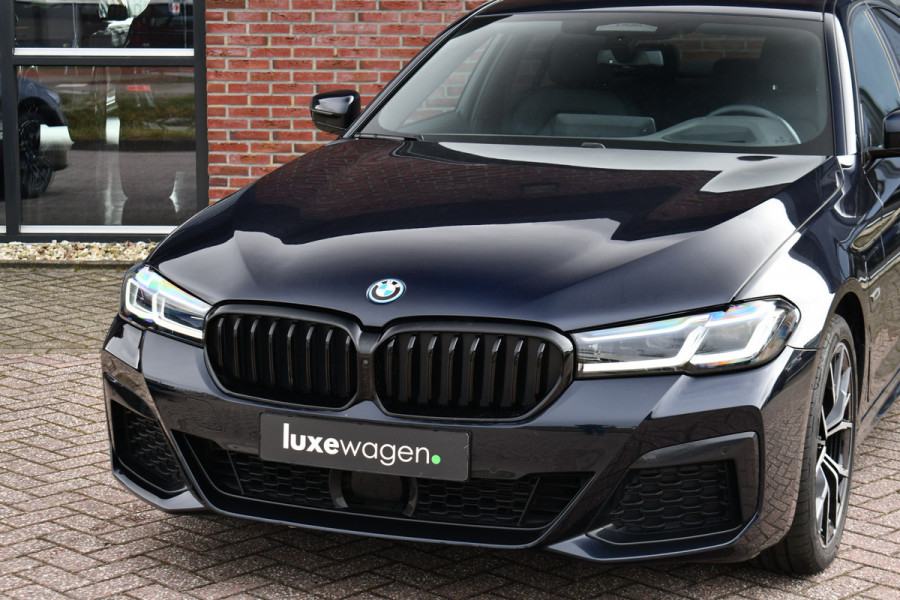 BMW 5 Serie 530e M-Sport Pano Trekh ACC HUD 360 Laser El-Klep