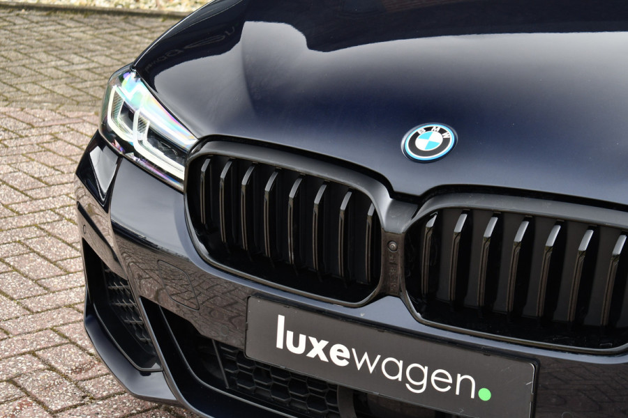 BMW 5 Serie 530e M-Sport Pano Trekh ACC HUD 360 Laser El-Klep