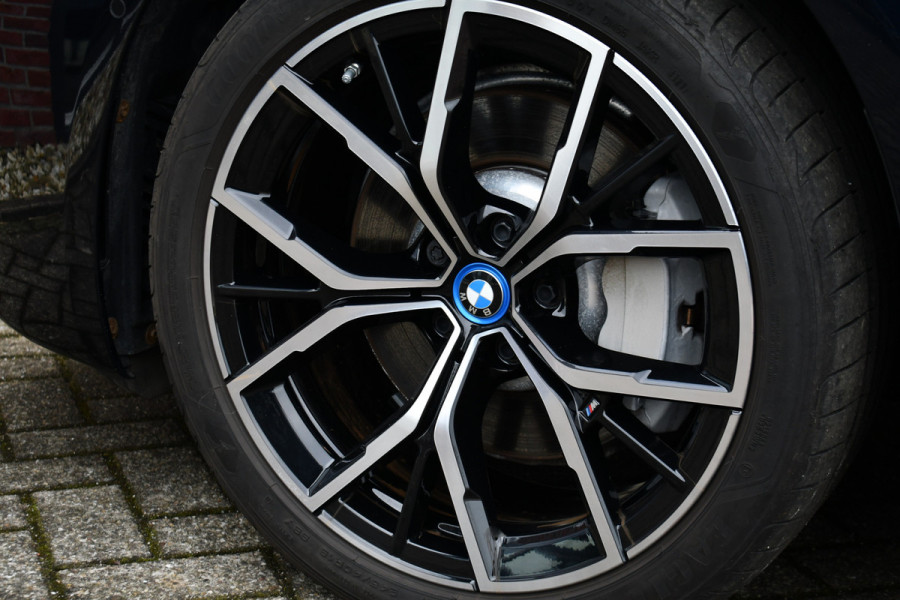 BMW 5 Serie 530e M-Sport Pano Trekh ACC HUD 360 Laser El-Klep