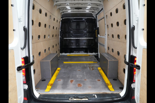 Volkswagen Crafter L3H3 2.0TDI 140pk 3.5T Automaat / Navigatie / Camera / Comfort stoel / Android / Apple-Carplay