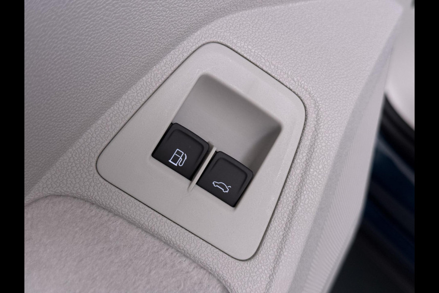 Volkswagen Tiguan 1.4 TSI eHybrid PHEV ELEK. ACHTERKLEP| STOEL MASSAGE| STOEL + STUURVERWARMING| PARKEERSENS. VOOR EN ACHTER| RIJKLAARPRIJS INCL. 12 MND BOVAG GARANTIE