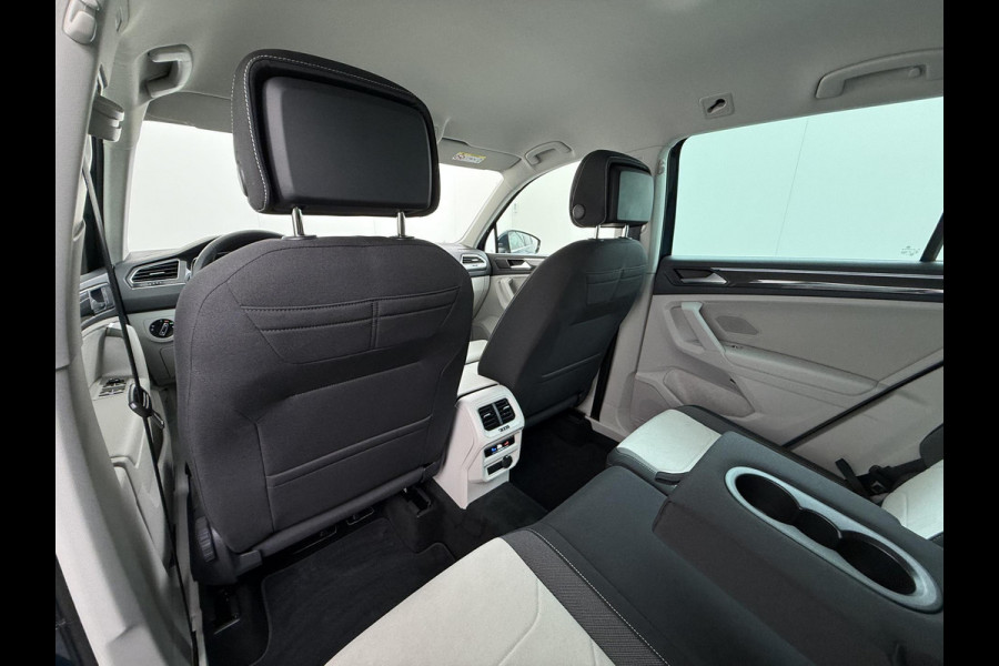 Volkswagen Tiguan 1.4 TSI eHybrid PHEV ELEK. ACHTERKLEP| STOEL MASSAGE| STOEL + STUURVERWARMING| PARKEERSENS. VOOR EN ACHTER| RIJKLAARPRIJS INCL. 12 MND BOVAG GARANTIE