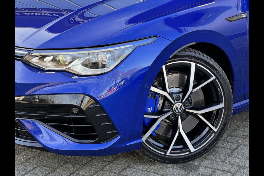 Volkswagen Golf 2.0 TSI R 4Motion / Adaptief Onderstel / Harman Kardon / 100% Historie / Panoramadak / LED / 19 Inch / Head-Up Display / Sportstoelen / Stoelverwarming / Stuurwiel Verwarmd / Dodehoek Detectie