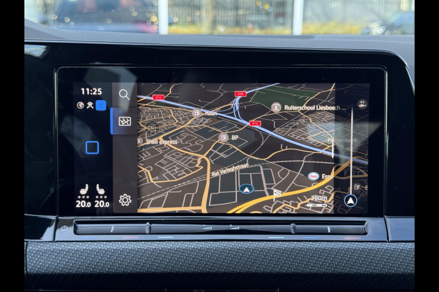 Volkswagen Golf 2.0 TSI R 4Motion / Adaptief Onderstel / Harman Kardon / 100% Historie / Panoramadak / LED / 19 Inch / Head-Up Display / Sportstoelen / Stoelverwarming / Stuurwiel Verwarmd / Dodehoek Detectie