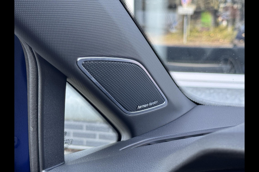Volkswagen Golf 2.0 TSI R 4Motion / Adaptief Onderstel / Harman Kardon / 100% Historie / Panoramadak / LED / 19 Inch / Head-Up Display / Sportstoelen / Stoelverwarming / Stuurwiel Verwarmd / Dodehoek Detectie