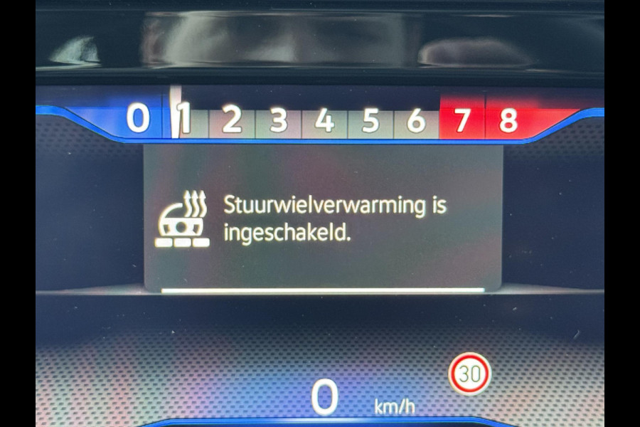 Volkswagen Golf 2.0 TSI R 4Motion / Adaptief Onderstel / Harman Kardon / 100% Historie / Panoramadak / LED / 19 Inch / Head-Up Display / Sportstoelen / Stoelverwarming / Stuurwiel Verwarmd / Dodehoek Detectie