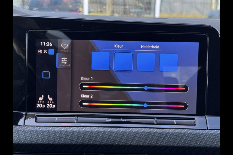 Volkswagen Golf 2.0 TSI R 4Motion / Adaptief Onderstel / Harman Kardon / 100% Historie / Panoramadak / LED / 19 Inch / Head-Up Display / Sportstoelen / Stoelverwarming / Stuurwiel Verwarmd / Dodehoek Detectie