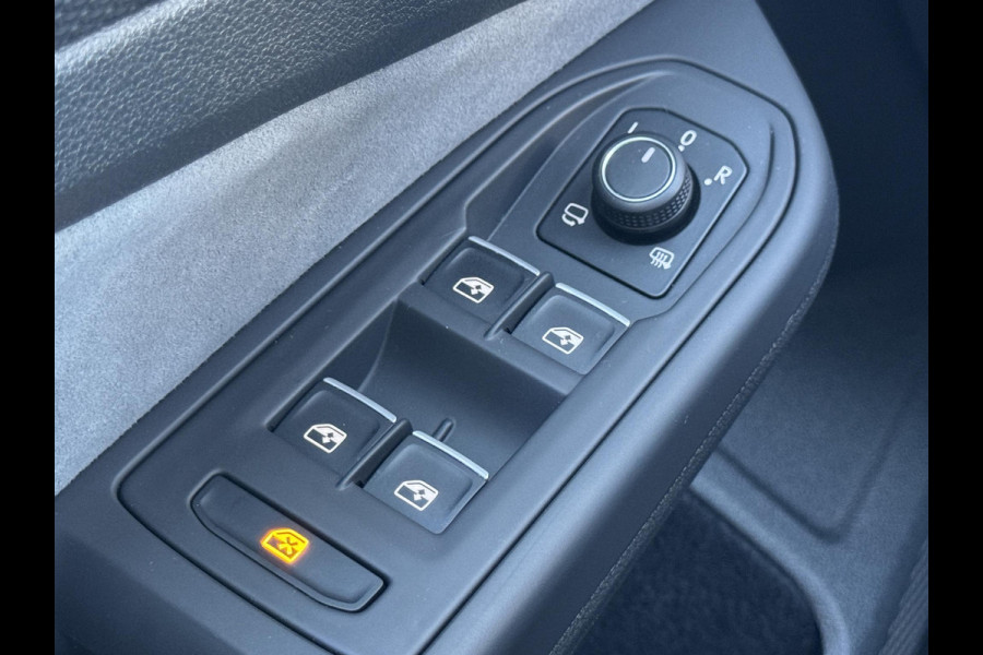 Volkswagen Golf 2.0 TSI R 4Motion / Adaptief Onderstel / Harman Kardon / 100% Historie / Panoramadak / LED / 19 Inch / Head-Up Display / Sportstoelen / Stoelverwarming / Stuurwiel Verwarmd / Dodehoek Detectie
