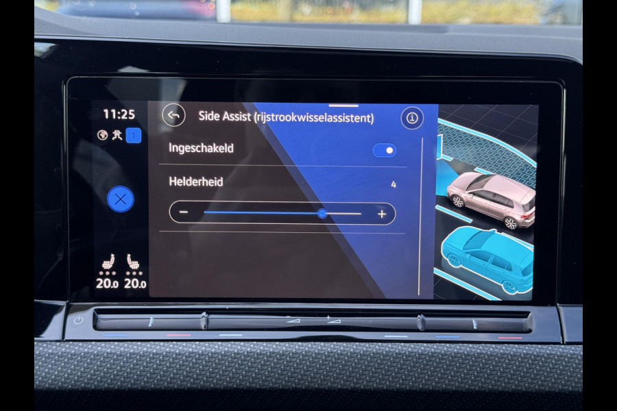 Volkswagen Golf 2.0 TSI R 4Motion / Adaptief Onderstel / Harman Kardon / 100% Historie / Panoramadak / LED / 19 Inch / Head-Up Display / Sportstoelen / Stoelverwarming / Stuurwiel Verwarmd / Dodehoek Detectie