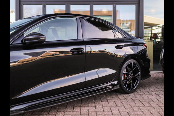 Audi RS 3 Limousine 2.5 TFSI A3 quattro | CT Carbon | RS-Dynamic | Matrix | Keyless | B&O | Leder | Camera