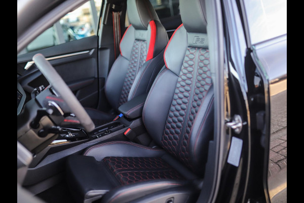 Audi RS 3 Limousine 2.5 TFSI A3 quattro | CT Carbon | RS-Dynamic | Matrix | Keyless | B&O | Leder | Camera