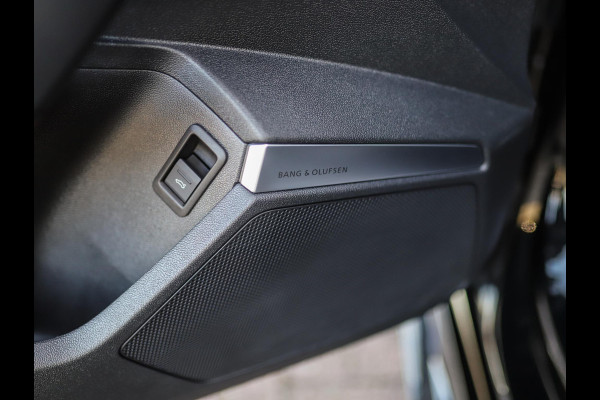 Audi RS 3 Limousine 2.5 TFSI A3 quattro | CT Carbon | RS-Dynamic | Matrix | Keyless | B&O | Leder | Camera