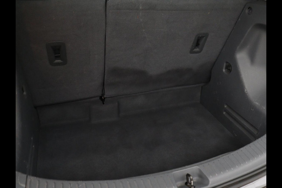 Opel Ampera-E Innovation 60 kWh | Leder | Stoelverwarming | Camera | Park Assist | Stuurverwarming | Bi-Xenon | Keyless | Carplay | Navigatie | Cruise control