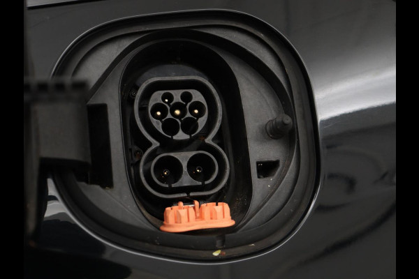 Opel Ampera-E Innovation 60 kWh | Leder | Stoelverwarming | Camera | Park Assist | Stuurverwarming | Bi-Xenon | Keyless | Carplay | Navigatie | Cruise control