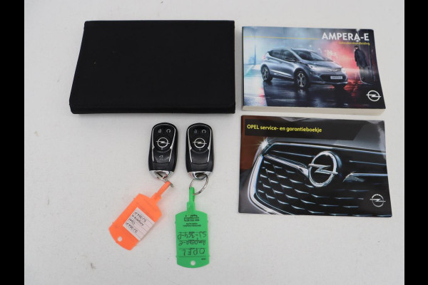 Opel Ampera-E Innovation 60 kWh | Leder | Stoelverwarming | Camera | Park Assist | Stuurverwarming | Bi-Xenon | Keyless | Carplay | Navigatie | Cruise control