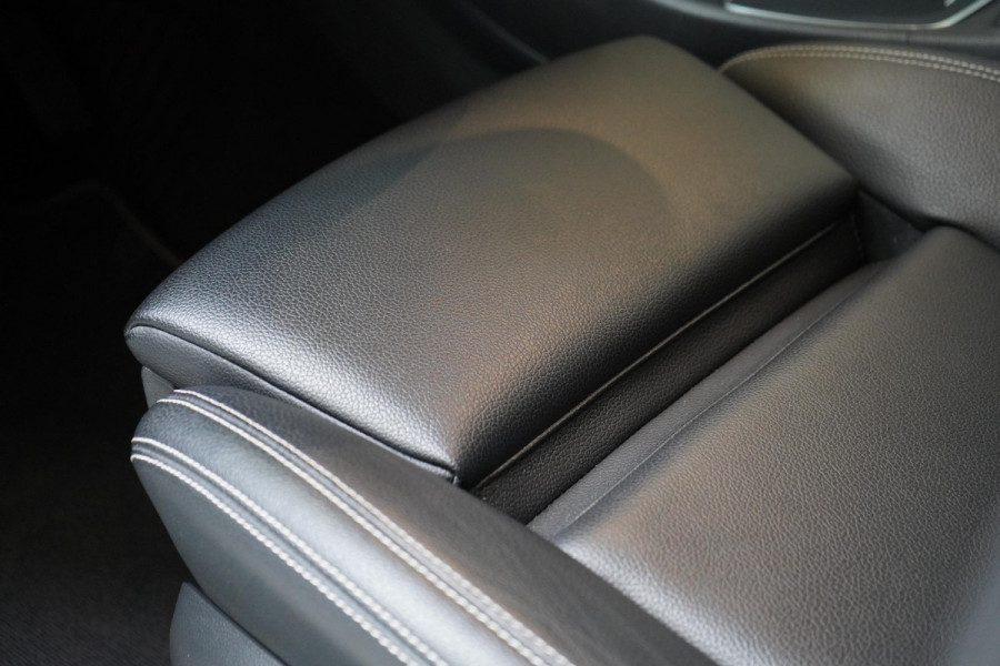 Mercedes-Benz GLA 200 Premium Plus AMG pakket | Leder | Sportstoelen | Camera | Navigatie | Unieke km-stand