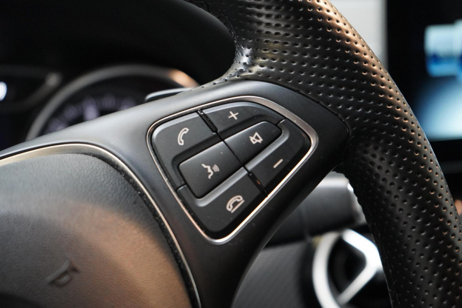 Mercedes-Benz GLA 200 Premium Plus AMG pakket | Leder | Sportstoelen | Camera | Navigatie | Unieke km-stand