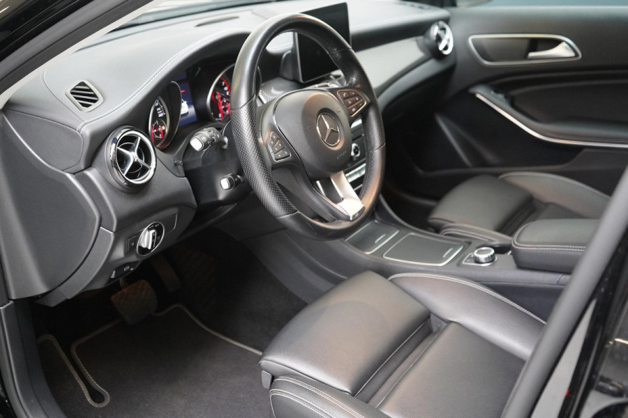 Mercedes-Benz GLA 200 Premium Plus AMG pakket | Leder | Sportstoelen | Camera | Navigatie | Unieke km-stand