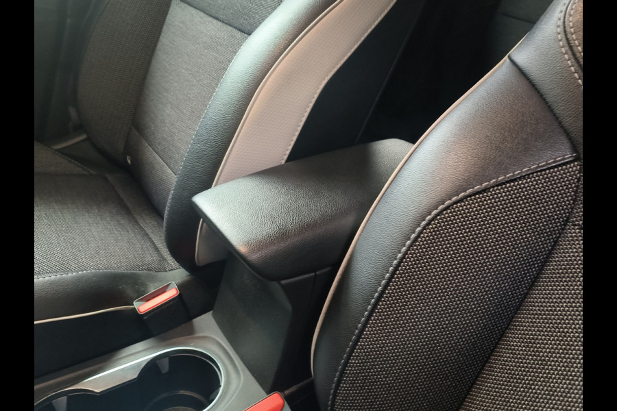 Renault Captur 1.6 E-Tech Plug-in Hybrid 160 Intens uit 2022 Rijklaar + 12 maanden Bovag-garantie Henk Jongen Auto's in Helmond,  al 50 jaar service zoals 't hoort!