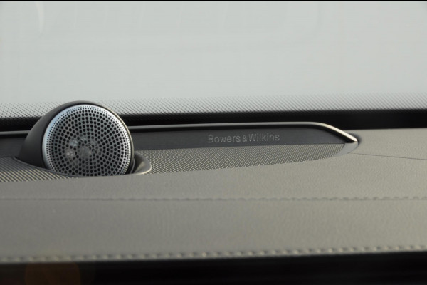 Volvo XC90 T8 455PK Recharge AWD Ultra Dark Long range / Luchtvering / Bowers & Wilkins/ Polestar Tuning / HEICO verlaging / Trekhaak / Head-up display / Stoelverwarming en ventilatie / Massagestoelen / Memory seats / Adaptive cruise control / 360 Camera /