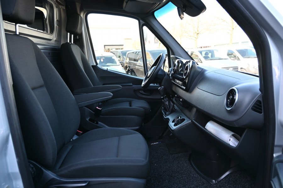 Mercedes-Benz Sprinter 315 CDI L2H1 RWD 3500 kg trekhaak, Geveerde stoel, MBUX 10.25, Werkplaats inrichting