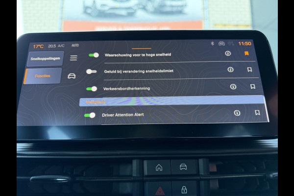 Jeep Avenger 100pk Altitude (Camera - Keyless Entry - Adaptieve Cruise Controle - Elektrische Klep - JBL - LED - 17"incl 4S - Automatische Ai