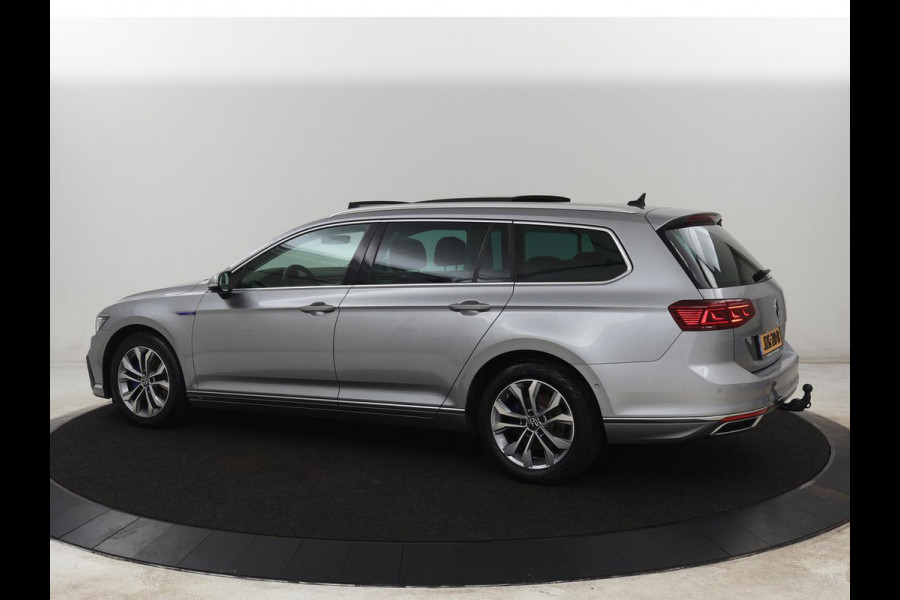Volkswagen Passat 1.4 TSI PHEV GTE | Panoramadak | Nappleder | Stoelverwarming | Trekhaak | 360 Camera | Adaptive cruise | Virtual Cockpit | Matrix LED | Carplay | Navigatie | Plug In
