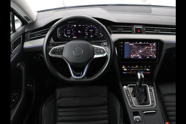 Volkswagen Passat 1.4 TSI PHEV GTE | Panoramadak | Nappleder | Stoelverwarming | Trekhaak | 360 Camera | Adaptive cruise | Virtual Cockpit | Matrix LED | Carplay | Navigatie | Plug In