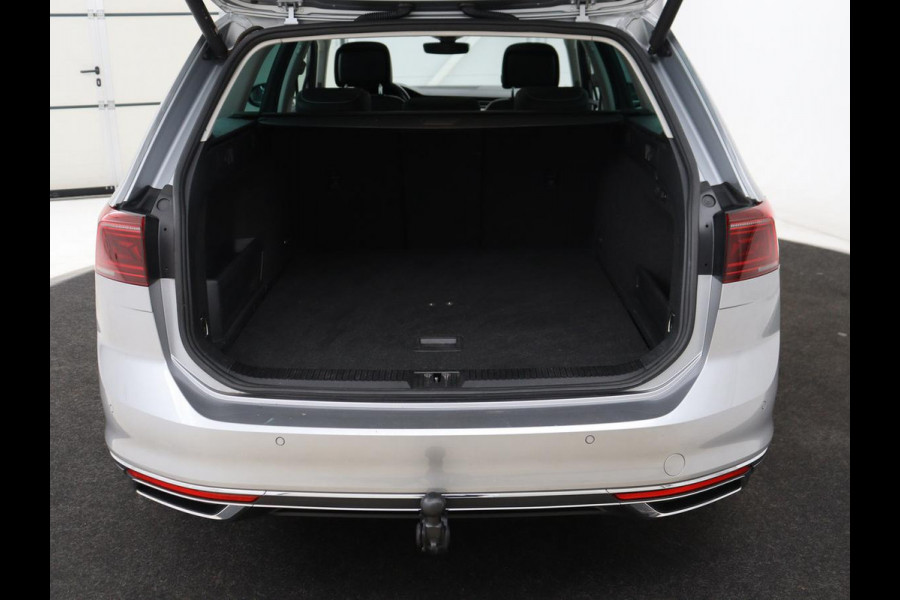 Volkswagen Passat 1.4 TSI PHEV GTE | Panoramadak | Nappleder | Stoelverwarming | Trekhaak | 360 Camera | Adaptive cruise | Virtual Cockpit | Matrix LED | Carplay | Navigatie | Plug In