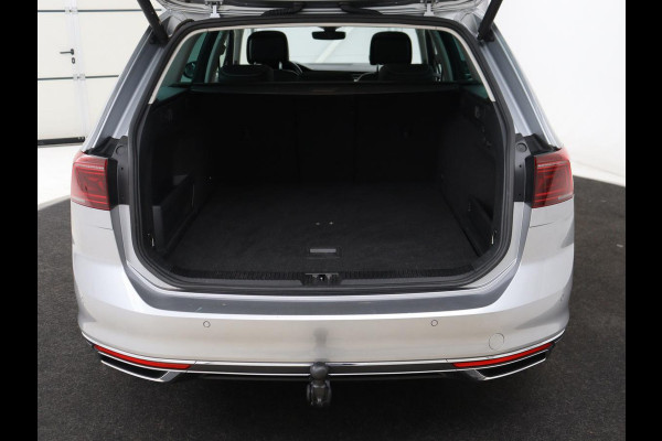 Volkswagen Passat 1.4 TSI PHEV GTE | Panoramadak | Nappleder | Stoelverwarming | Trekhaak | 360 Camera | Adaptive cruise | Virtual Cockpit | Matrix LED | Carplay | Navigatie | Plug In