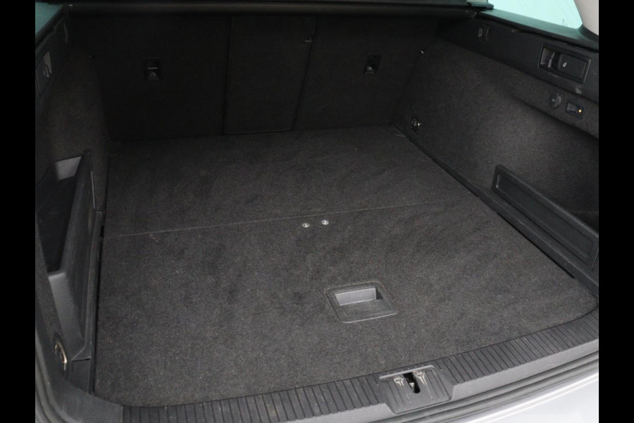 Volkswagen Passat 1.4 TSI PHEV GTE | Panoramadak | Nappleder | Stoelverwarming | Trekhaak | 360 Camera | Adaptive cruise | Virtual Cockpit | Matrix LED | Carplay | Navigatie | Plug In