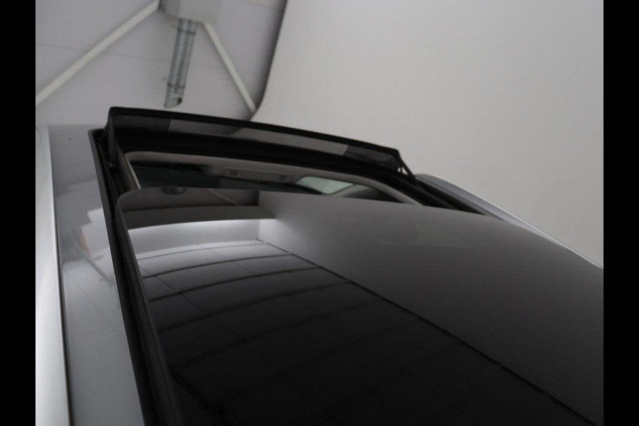 Volkswagen Passat 1.4 TSI PHEV GTE | Panoramadak | Nappleder | Stoelverwarming | Trekhaak | 360 Camera | Adaptive cruise | Virtual Cockpit | Matrix LED | Carplay | Navigatie | Plug In