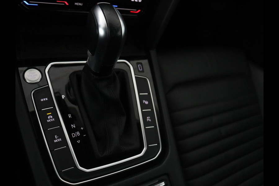 Volkswagen Passat 1.4 TSI PHEV GTE | Panoramadak | Nappleder | Stoelverwarming | Trekhaak | 360 Camera | Adaptive cruise | Virtual Cockpit | Matrix LED | Carplay | Navigatie | Plug In