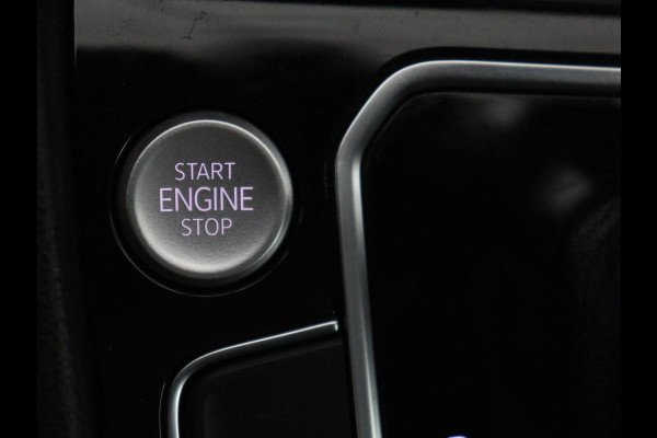 Volkswagen Passat 1.4 TSI PHEV GTE | Panoramadak | Nappleder | Stoelverwarming | Trekhaak | 360 Camera | Adaptive cruise | Virtual Cockpit | Matrix LED | Carplay | Navigatie | Plug In