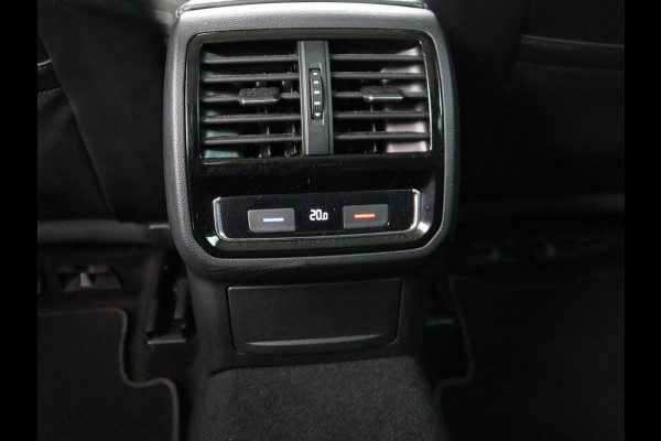 Volkswagen Passat 1.4 TSI PHEV GTE | Panoramadak | Nappleder | Stoelverwarming | Trekhaak | 360 Camera | Adaptive cruise | Virtual Cockpit | Matrix LED | Carplay | Navigatie | Plug In