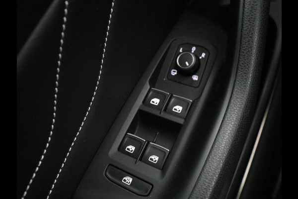 Volkswagen Passat 1.4 TSI PHEV GTE | Panoramadak | Nappleder | Stoelverwarming | Trekhaak | 360 Camera | Adaptive cruise | Virtual Cockpit | Matrix LED | Carplay | Navigatie | Plug In