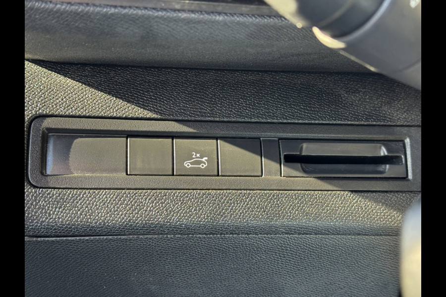 Peugeot 3008 1.2 PureTech GT Line - Panorama dak I Navigatie / Apple CarPlay I Airco I 1/2 Leer I Sport pakket I Dealer onderh.