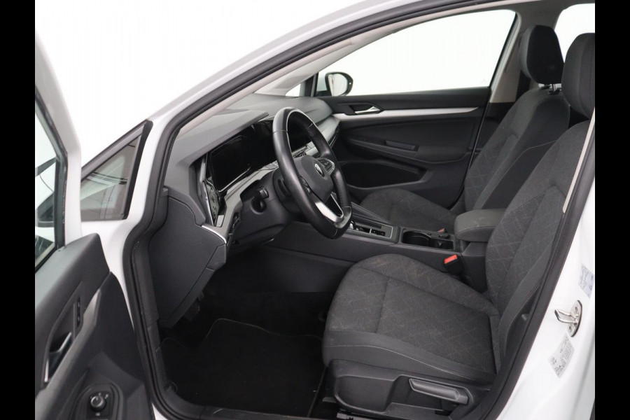 Volkswagen Golf 1.0 eTSI Life | Carplay | Sfeerverlichting | Adaptive cruise | Navigatie | Parkeerhulp | Full LED | Climate control | Bluetooth