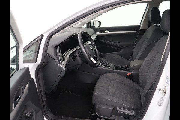 Volkswagen Golf 1.0 eTSI Life | Carplay | Sfeerverlichting | Adaptive cruise | Navigatie | Parkeerhulp | Full LED | Climate control | Bluetooth