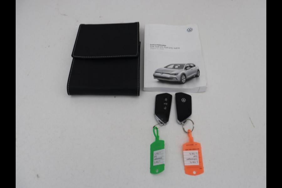 Volkswagen Golf 1.0 eTSI Life | Carplay | Sfeerverlichting | Adaptive cruise | Navigatie | Parkeerhulp | Full LED | Climate control | Bluetooth