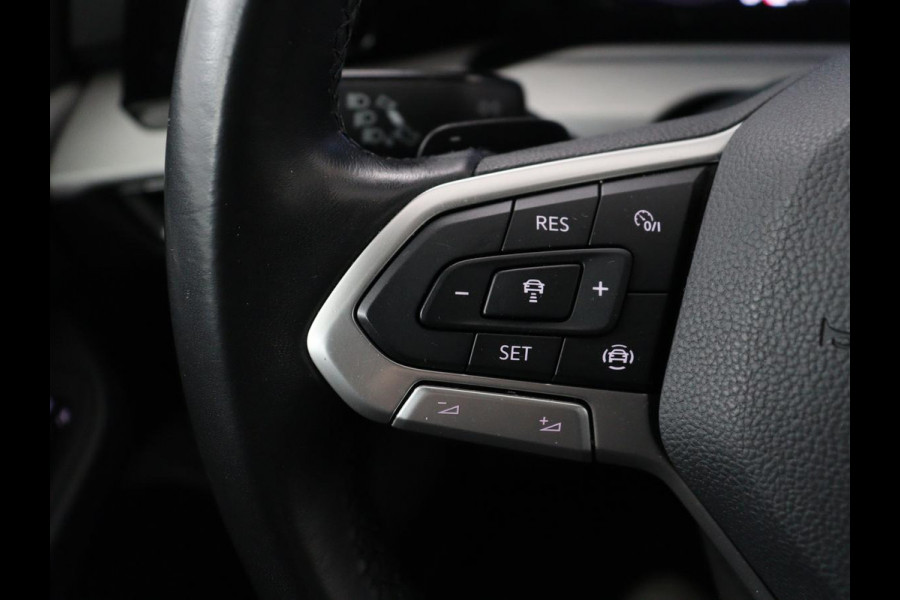 Volkswagen Golf 1.0 eTSI Life | Carplay | Sfeerverlichting | Adaptive cruise | Navigatie | Parkeerhulp | Full LED | Climate control | Bluetooth