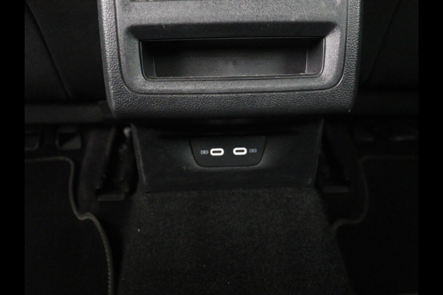 Volkswagen Golf 1.0 eTSI Life | Carplay | Sfeerverlichting | Adaptive cruise | Navigatie | Parkeerhulp | Full LED | Climate control | Bluetooth