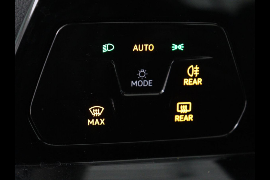 Volkswagen Golf 1.0 eTSI Life | Carplay | Sfeerverlichting | Adaptive cruise | Navigatie | Parkeerhulp | Full LED | Climate control | Bluetooth