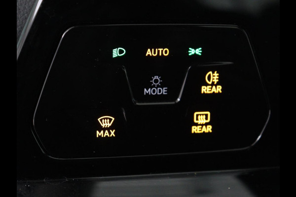 Volkswagen Golf 1.0 eTSI Life | Carplay | Sfeerverlichting | Adaptive cruise | Navigatie | Parkeerhulp | Full LED | Climate control | Bluetooth