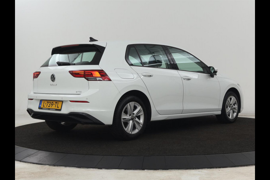 Volkswagen Golf 1.0 eTSI Life | Carplay | Sfeerverlichting | Adaptive cruise | Navigatie | Parkeerhulp | Full LED | Climate control | Bluetooth