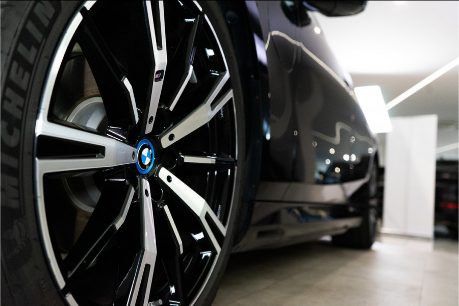 BMW 5 Serie Touring 530e High Executive M Sport 300PK | Pano | H/K | Sfeer | Driving Ass. Pro | Fabrieksgarantie